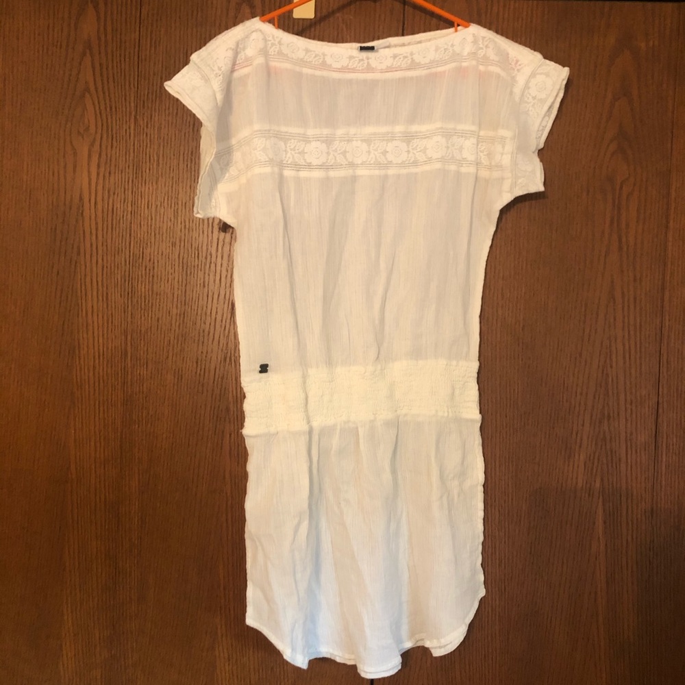 Roxy swim cover up size small. Never worn